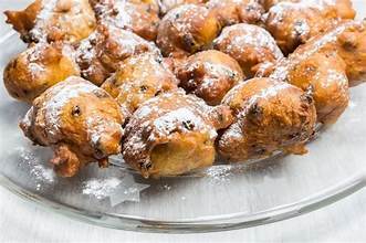 Oliebollen met rozijnen per halve zak, 4 stuks